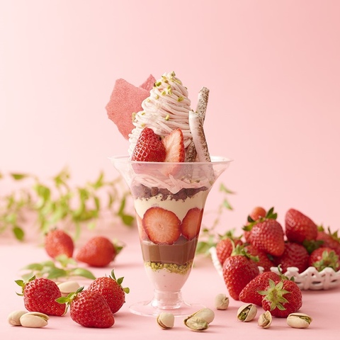 春にぴったり♪期間限定『いちごとピスタチオのパフェ』｜ミルク