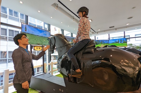 乗馬倶楽部銀座 (スタジオ型乗馬クラブ)｜KITTE大阪 | JR大阪駅に